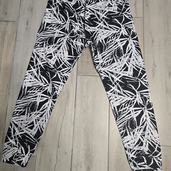 Calvin Klein Men's Black and White Patterned Swim Shorts - Picture 3 of 4